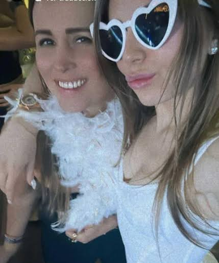Sofía Castro festejó su despedida de soltera al lado de amigas cercanas, como la chef Adriana Rivera. 