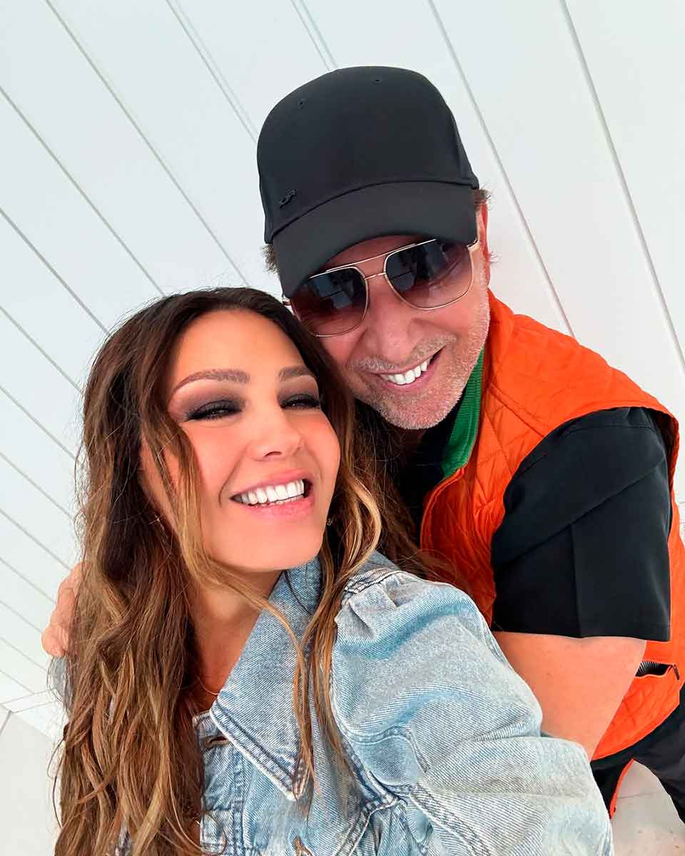 Thalía comparte las mismas cosas que Tommy vivió en su infancia. 