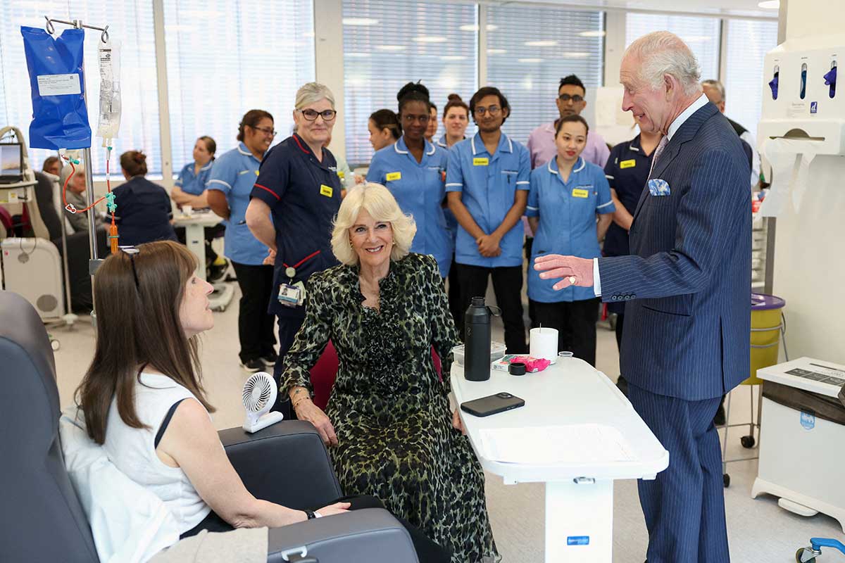 El rey Carlos III se mostró de lo más empático con los pacientes que luchan contra el cáncer. 