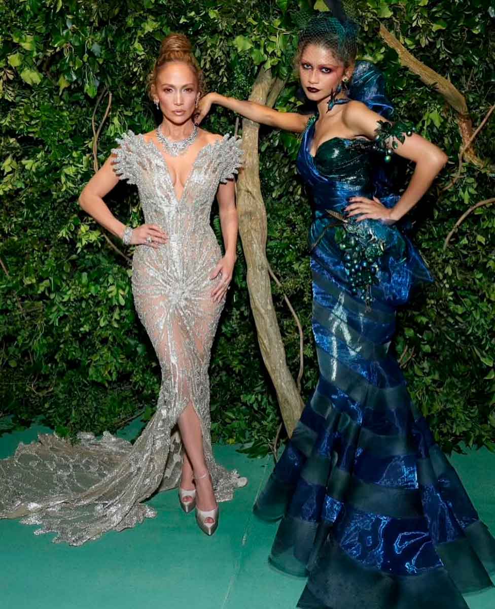 JLo se une a Zendaya como anfitriona de la Met Gala 2024. 