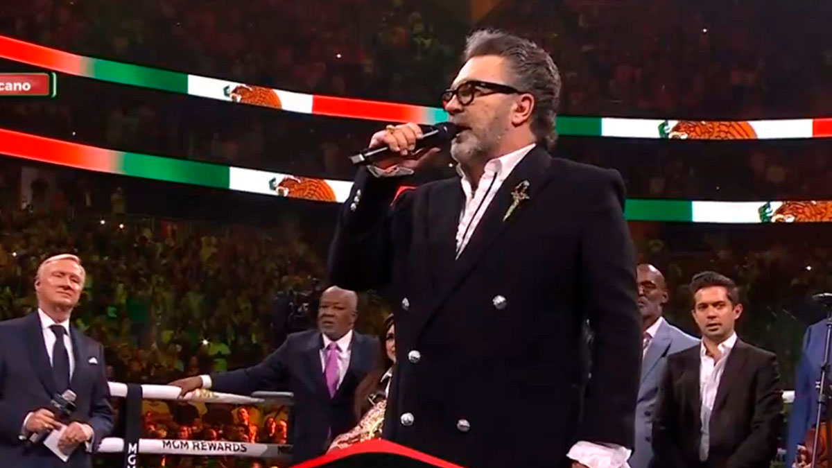 Manuel Mijares llegó a Las Vegas para cantar el himno nacional muy bien acompañado por una mujer, ¿quién era?