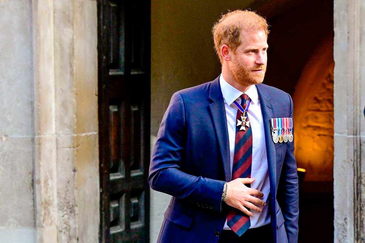 Por segunda ocasión, Harry no portó la Medalla de la coronación del rey Carlos III.