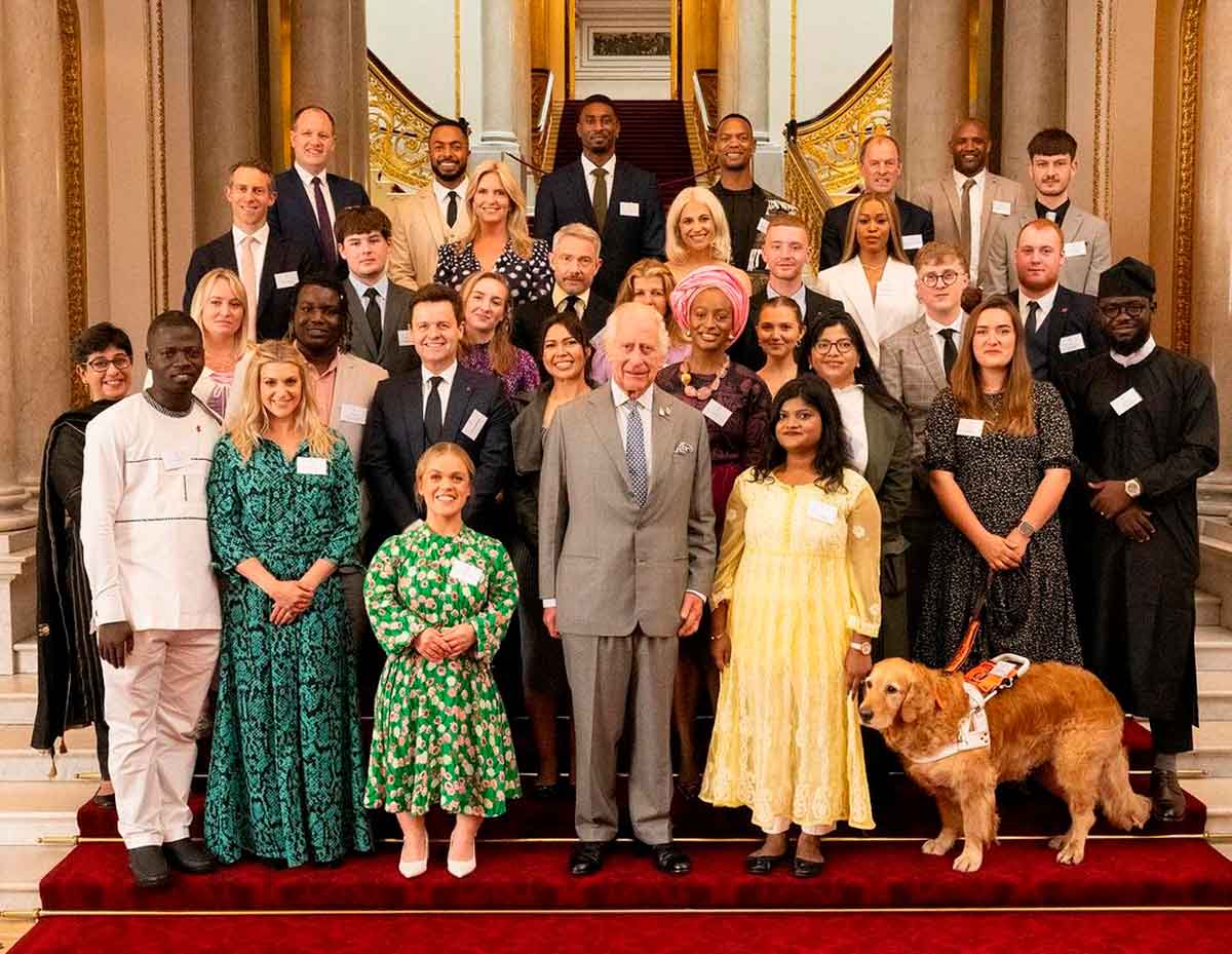 Carlos III tuvo el apoyo de la familia real británica para tratar de no cancelar su agenda oficial, mientras él iniciaba su tratamiento contra el cáncer.