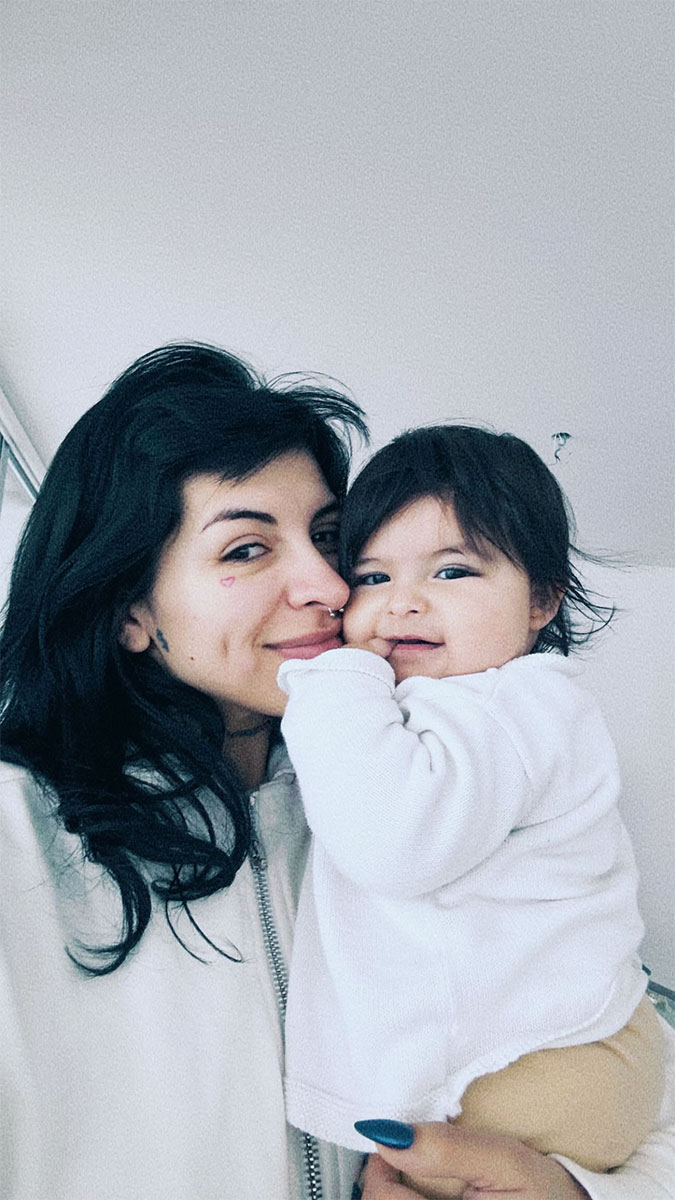 Cazzu y su hija Inti