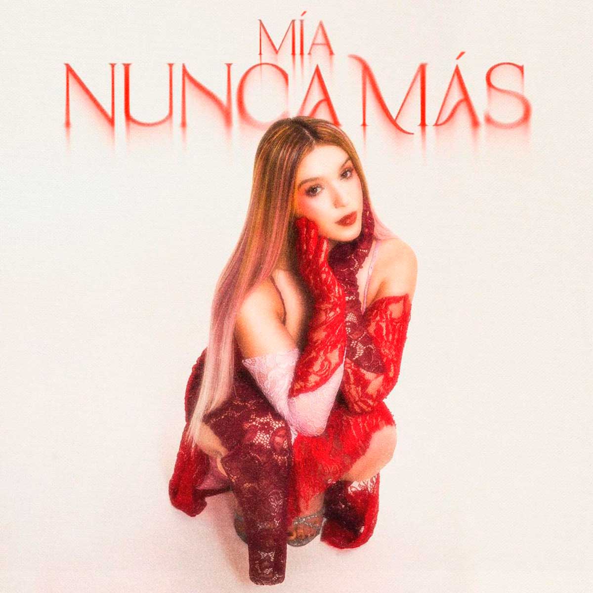 Mía Rubín quiso experimentar con un cambio de look especial para la portada de su EP: 'Nunca más'.