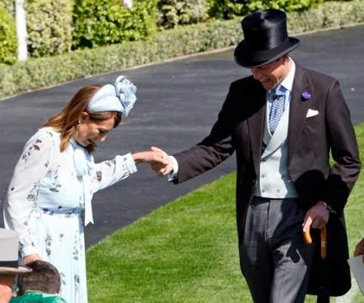 William rescató a Carole de un momento accidentado en el reciente Royal Ascot.