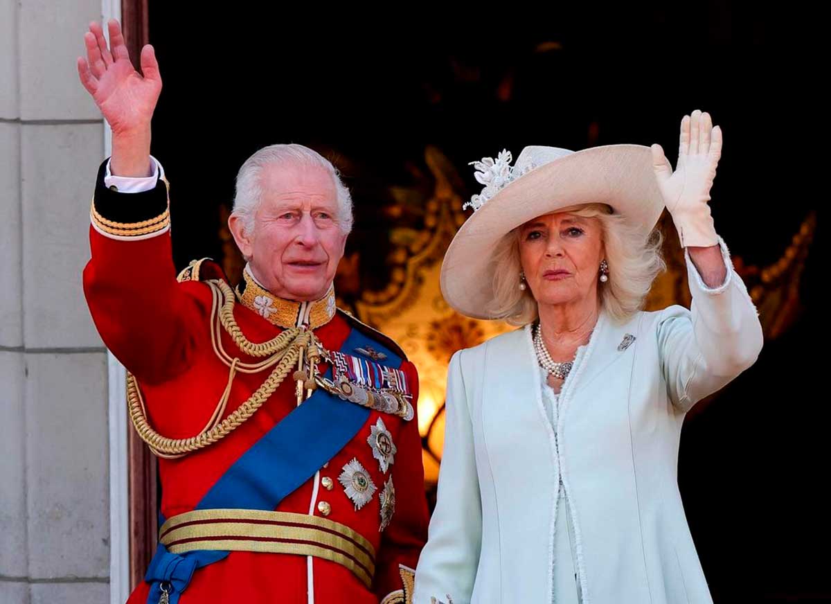 El rey cedió total protagonismo a su nuera en el desfile de su cumpleaños. 