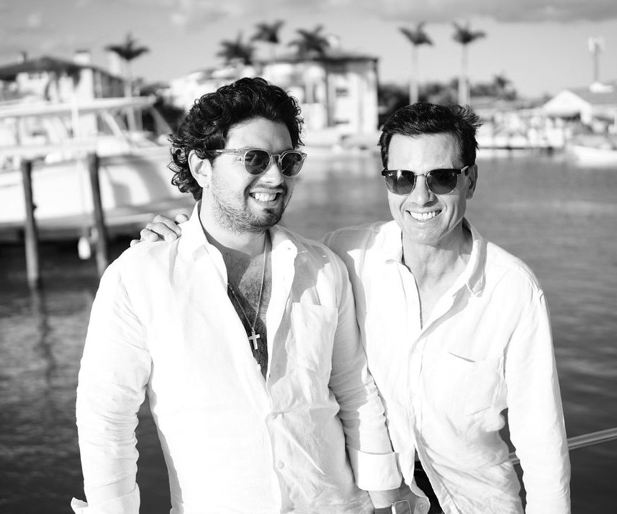 Alejandro Peña Pretelini con su papá, Enrique Peña Nieto. 