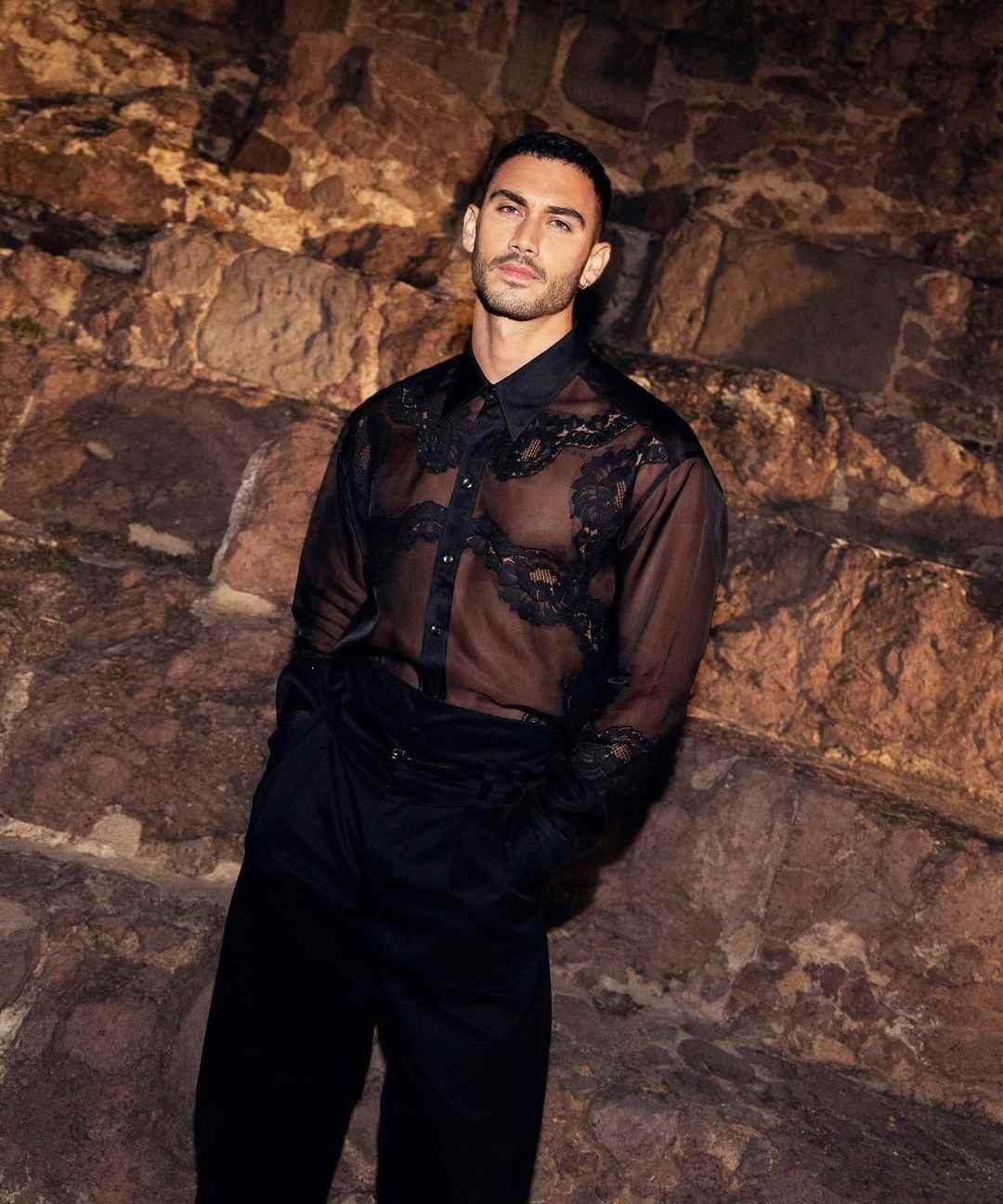 Galán y talentoso, Alejandro Speitzer lució en la última fiesta de Dolce & Gabbana.