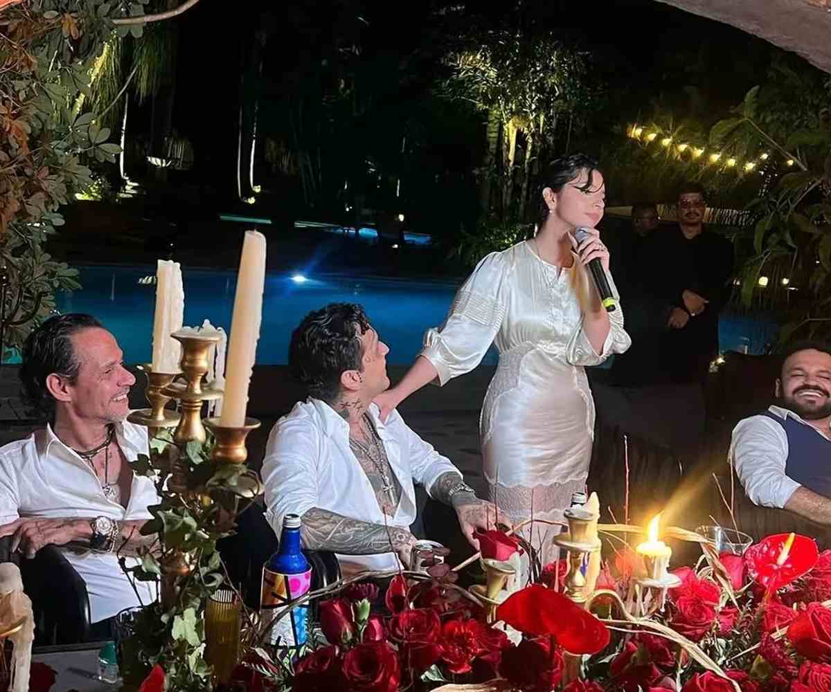 Ángela Aguilar junto con su novio, Christian Nodal.