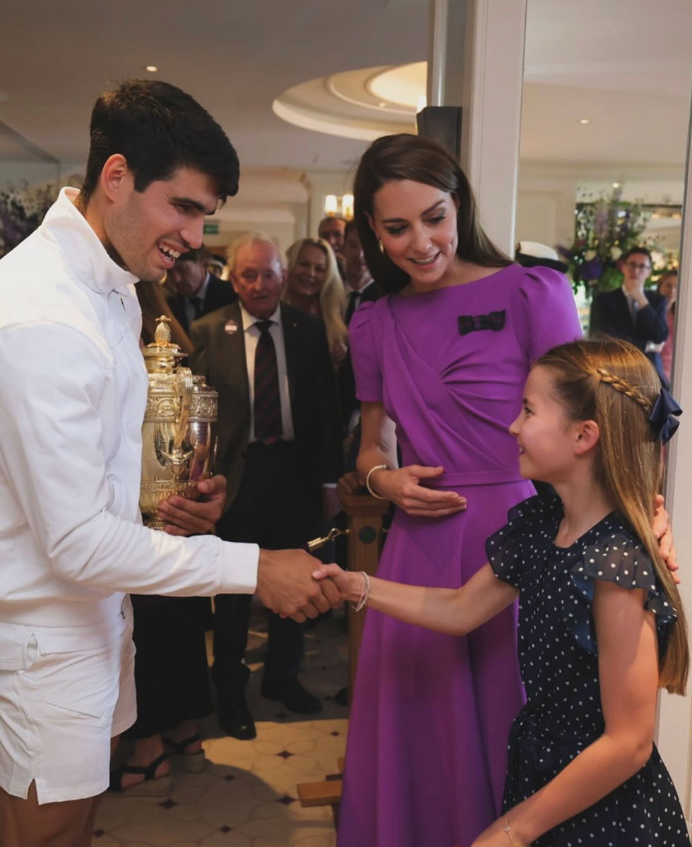 La princesa Charlotte tuvo oportunidad de estrechar la mano del campeón de Wimbledon: el español Carlos Alcaraz.