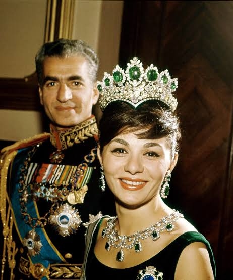 Farah Diba junto a su esposo, el difunto Sha de Irán.