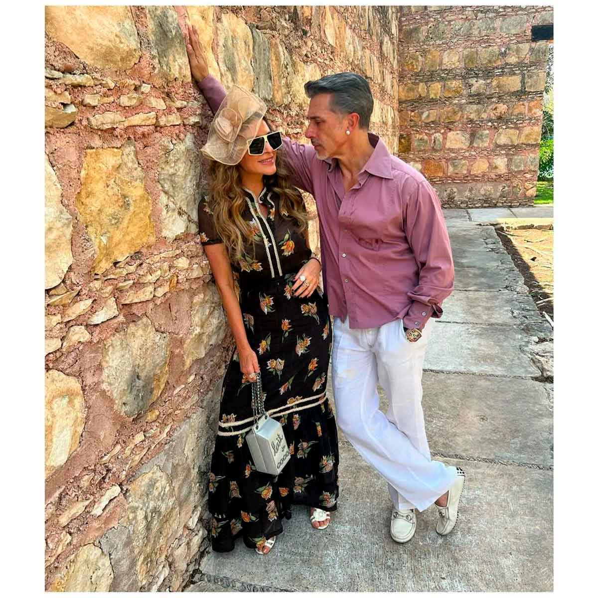 Issabela Camil y Sergio Mayer son de las parejas más sólidas del medio del espectáculo.