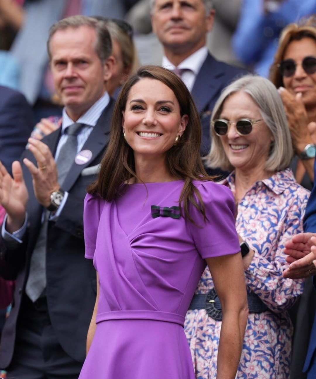 Kate Middleton sonriendo a los asistentes de Wimbledon