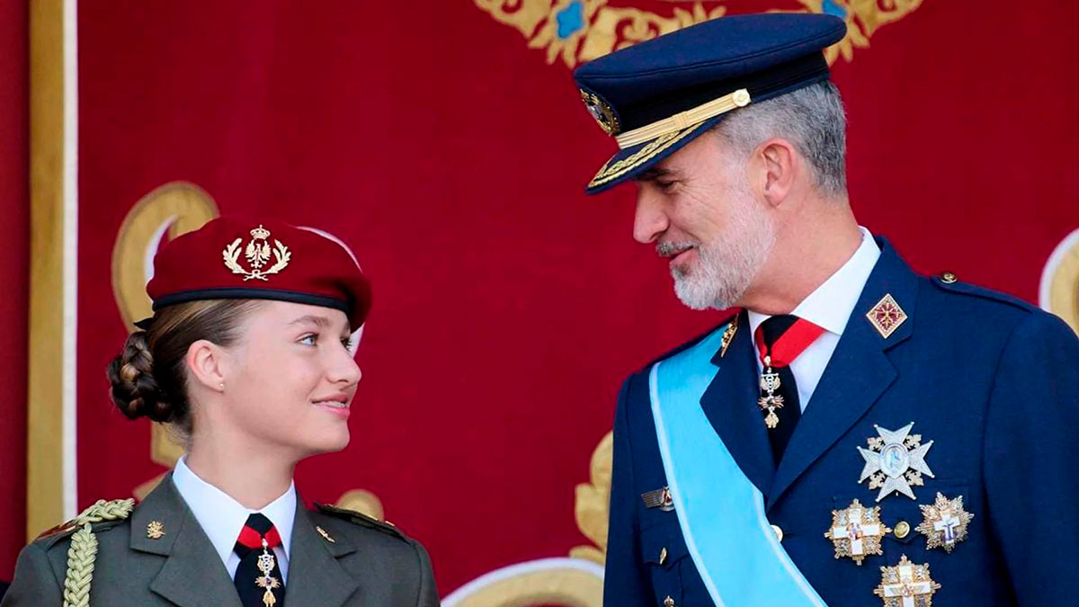 La princesa Leonor y el rey Felipe comparten esta manía que podría afectar su salud: onicofagia