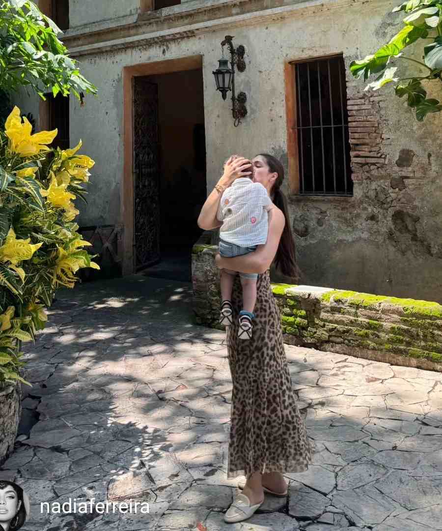 Nadia Ferreira en la Hacienda San Gabriel con su hijo Marquito.