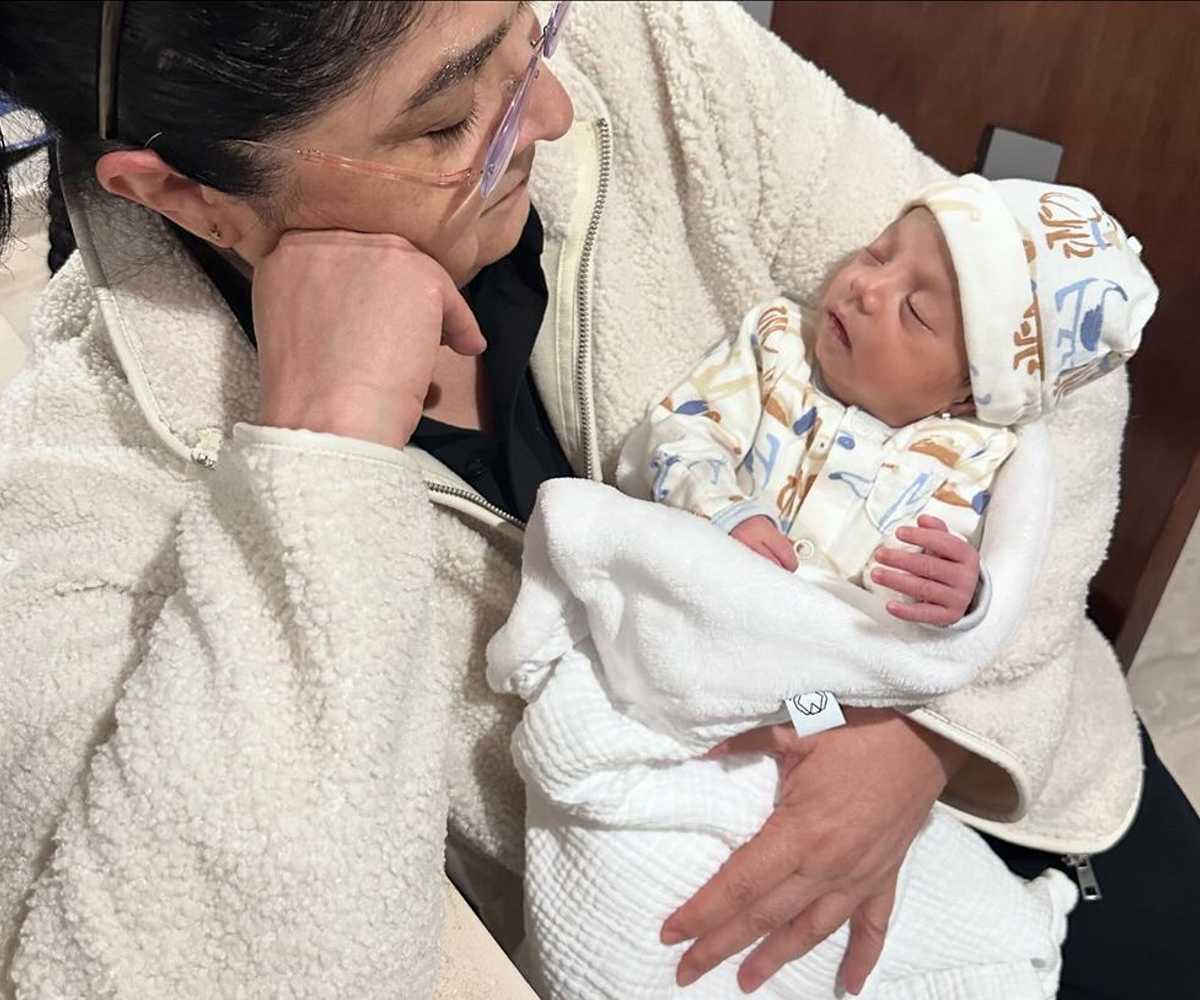 Victoria Ruffo junto a su nieta, Tessa.