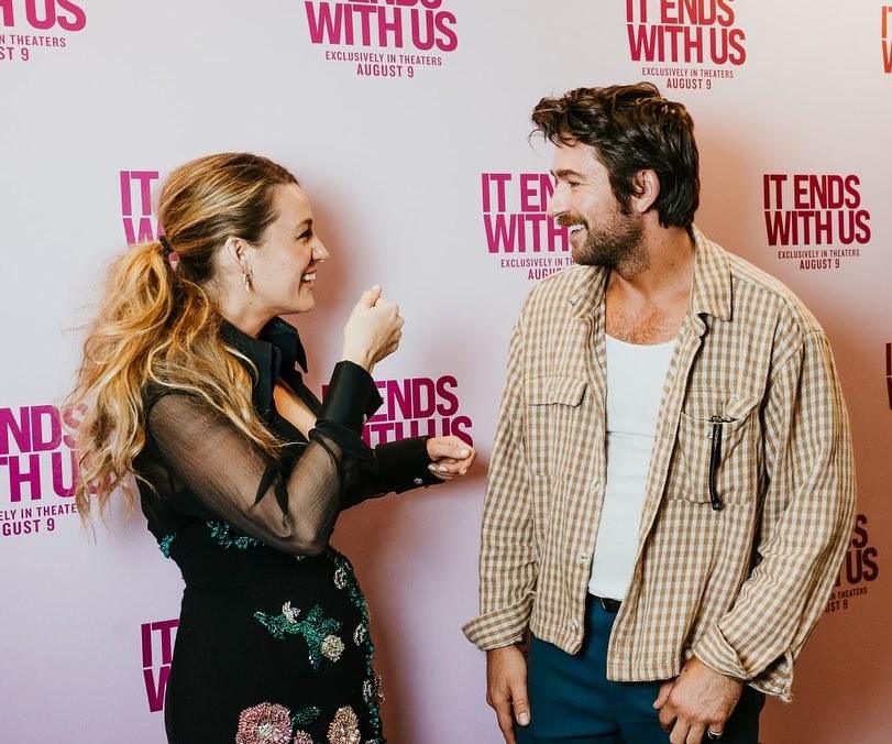 Brandon Sklenar salió en defensa de Blake Lively y las mujeres del elenco de 'It Ends With Us'.