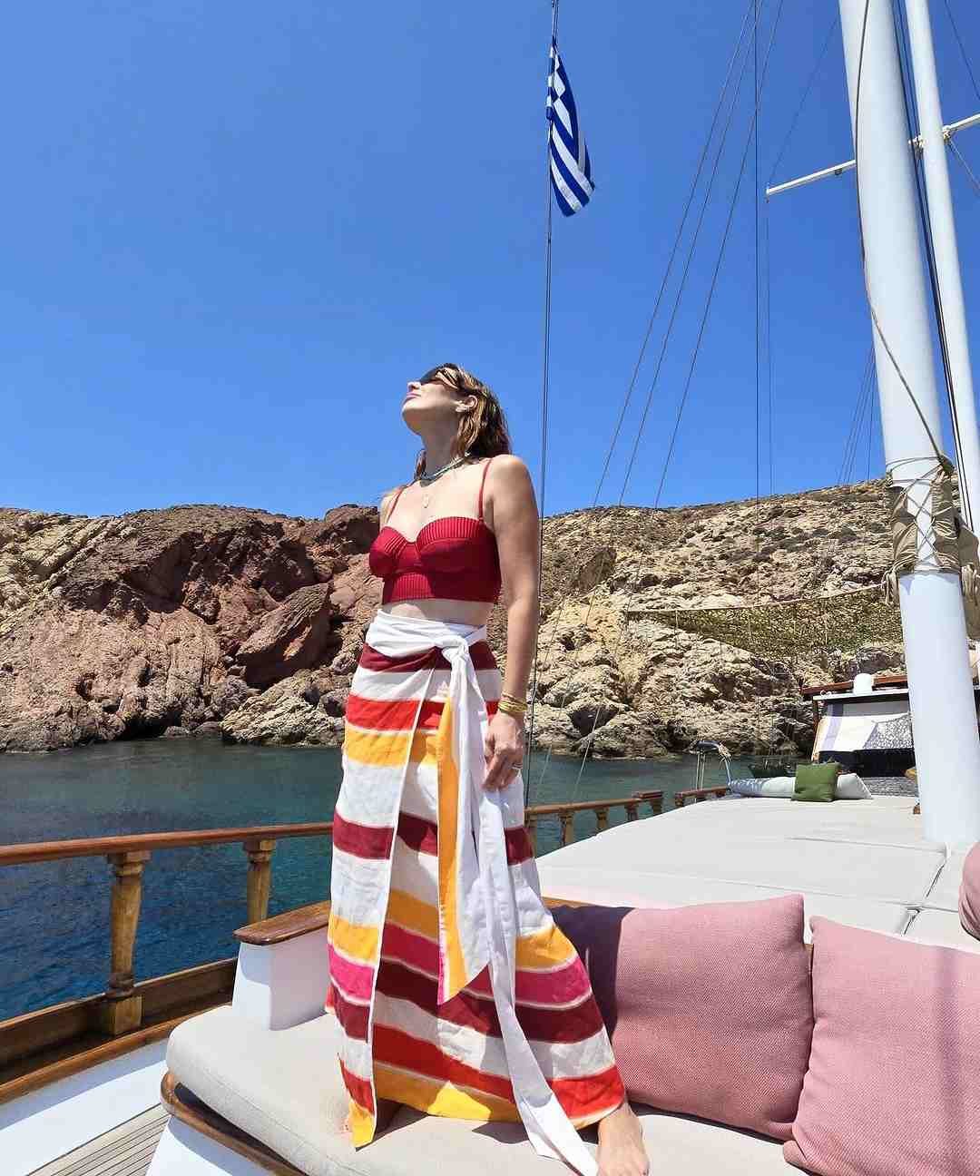 La actriz no perdió oportunidad de tomar el sol en la costa griega.