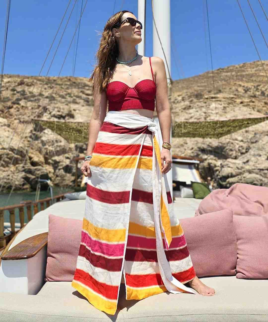 En Grecia, Jacqueline Bracamontes presumió cuerpazo.