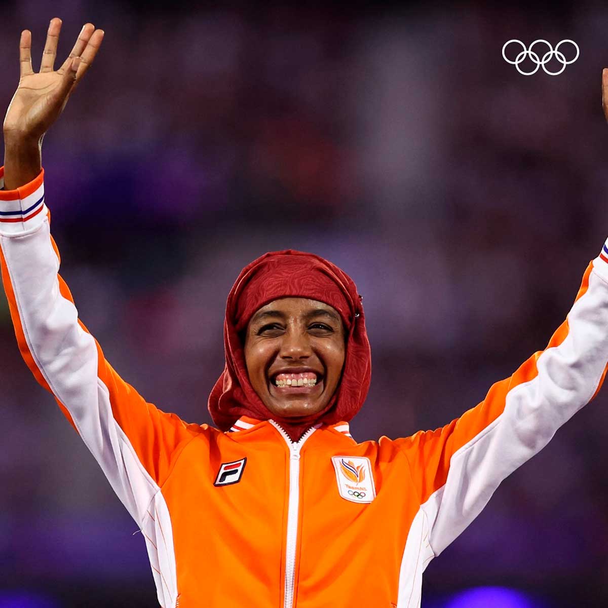 Atleta Sifan Hassan en la clausura de los Juegos Olímpicos.
