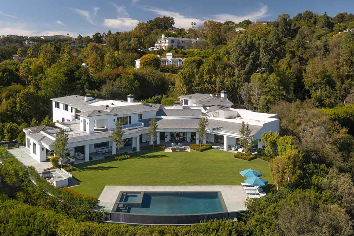 La casa que compraron Jennifer Lopez y Ben Affleck habría sido un 'detonante' negativo en su relación. 