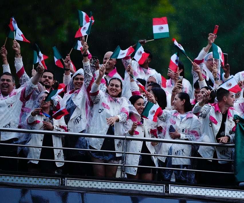 El Comité Olímpico Mexicano en su llegada a los Juegos Olímpicos de París 2024. 