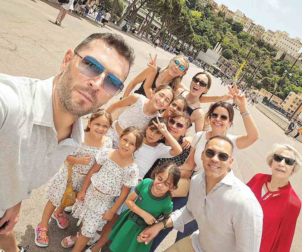 La actriz Jacqueline Bracamontes en su increíble viaje en familia por Europa 