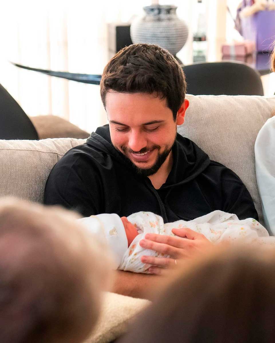 El orgulloso papá junto a su hija Iman.