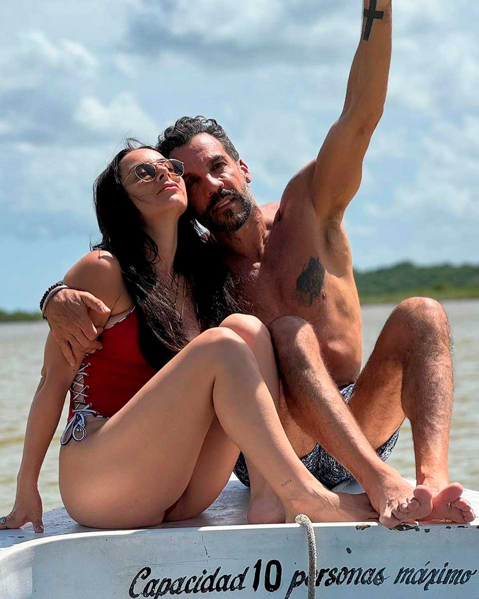 La pareja compartió sus mejores postales de su viaje de verano.