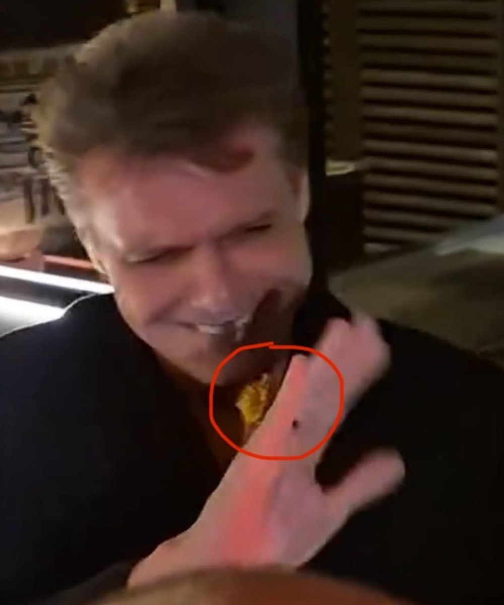 Luis Miguel apareció con un anillo que levantó falsas sospechas de boda con su novia, Paloma Cuevas. 