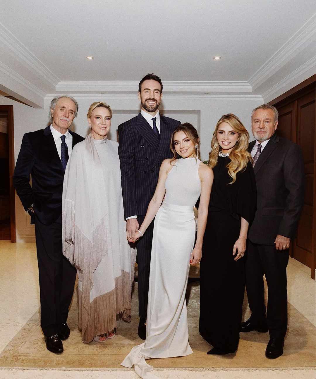 Junto a Francisco Bernot y Rebeca Krauze, Angélica Rivera y José Alberto Castro se preparan para la boda de sus hijos.