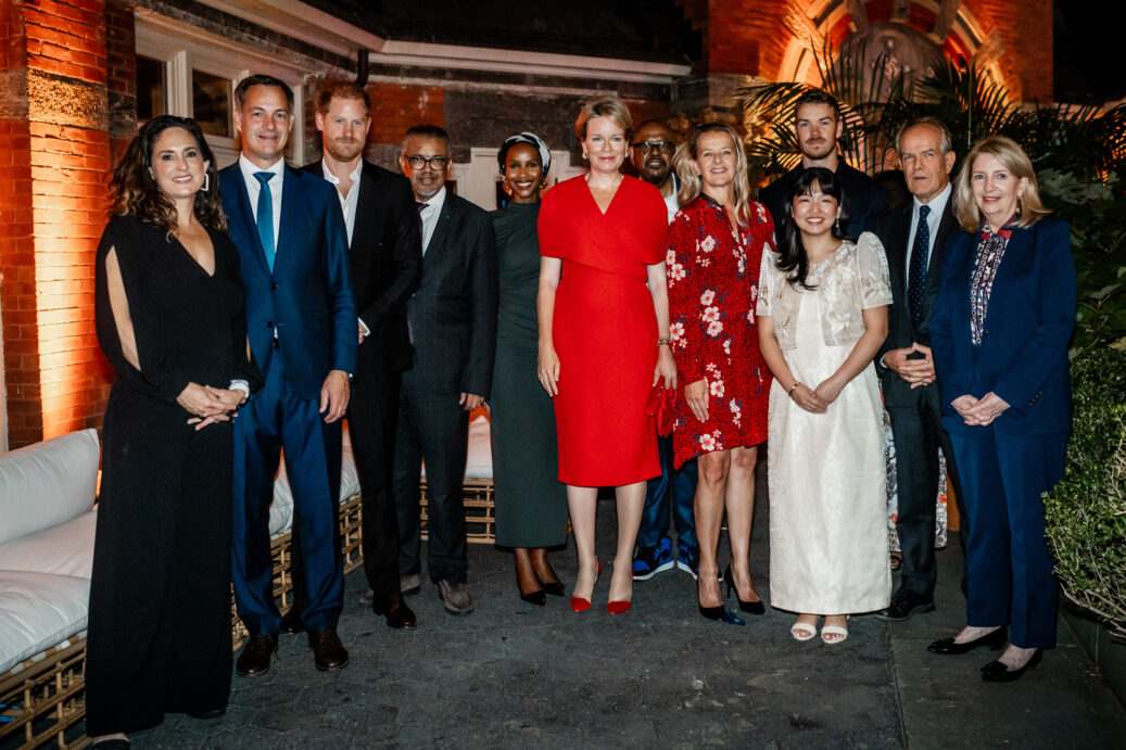 El príncipe Harry coincidió en una cena en Nueva York con la reina Matilde de Bélgica. 