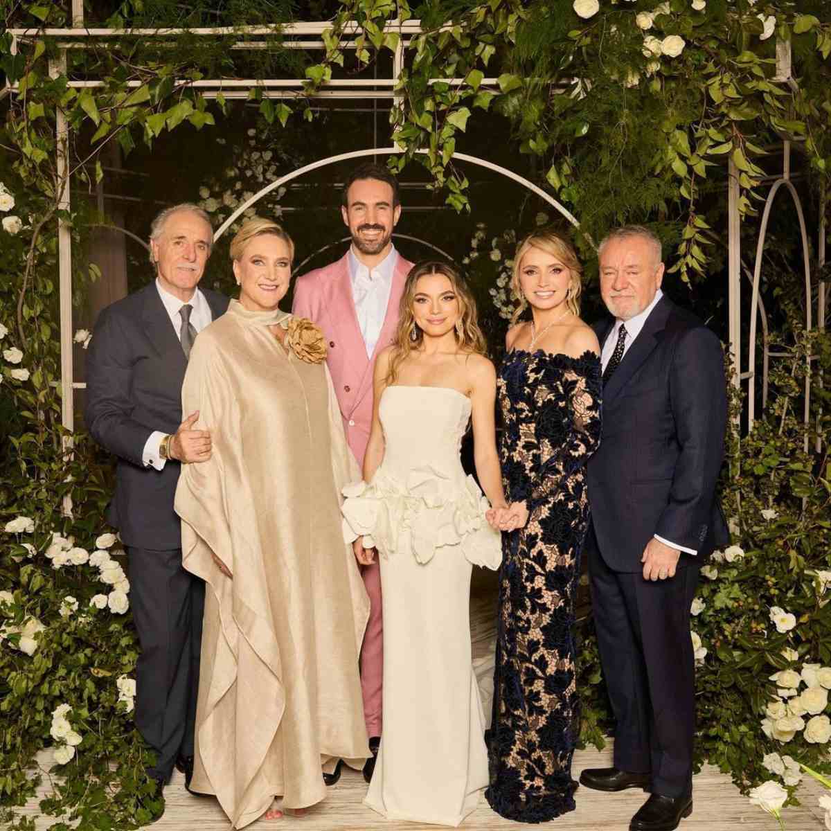 Rebeca Krause y Francisco Bernot, los novios Pablo Bernot y Sofía Castro, y Angélica Rivera y Alberto Castro.