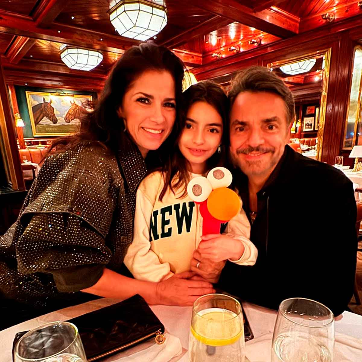 Alessandra Rosaldo, Eugenio Derbez y su hija Aitana
