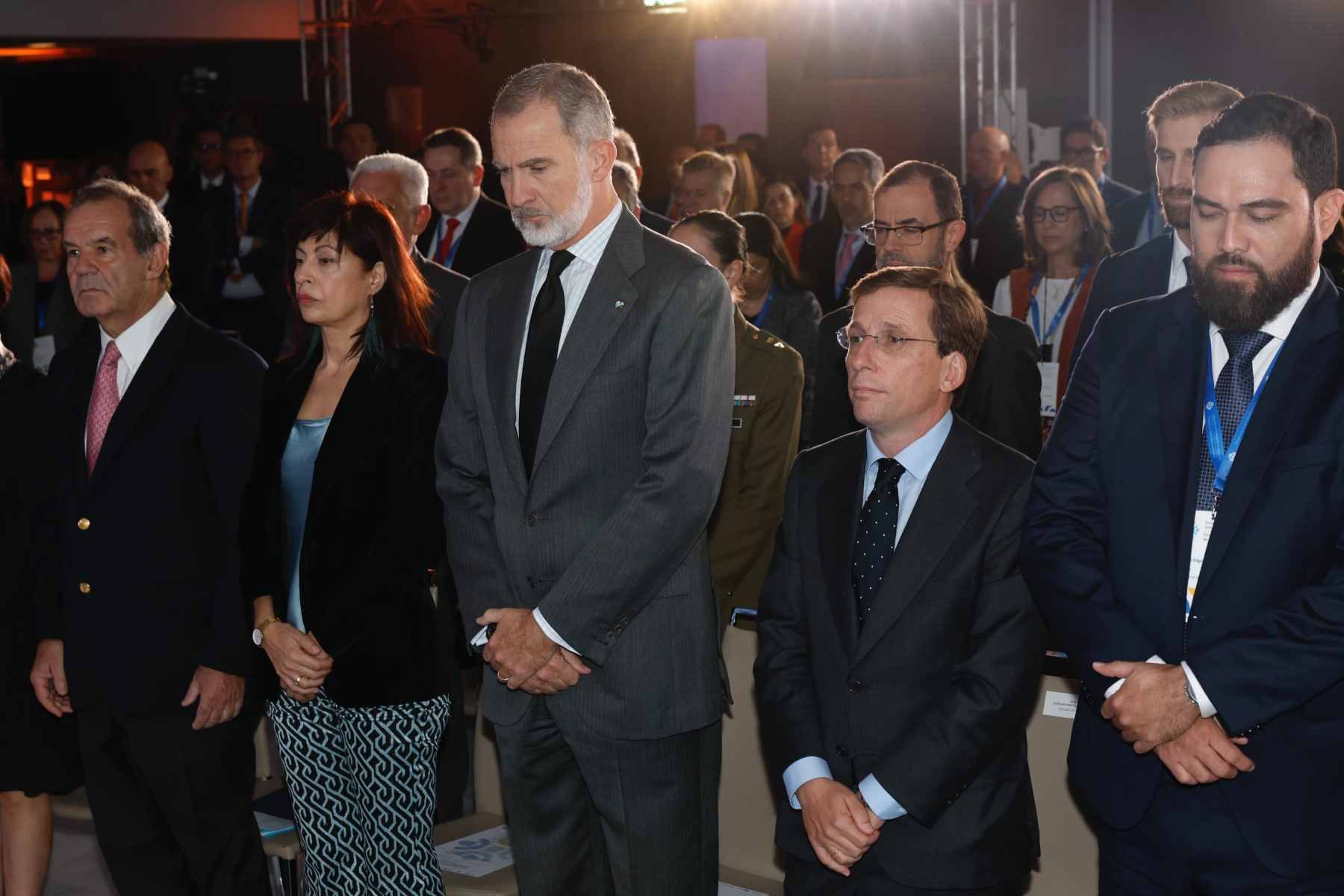 Hoy el rey acudió al I Encuentro de Ciudades Iberoamericanas, donde guardó un minuto de silenció por las víctimas de la DANA.