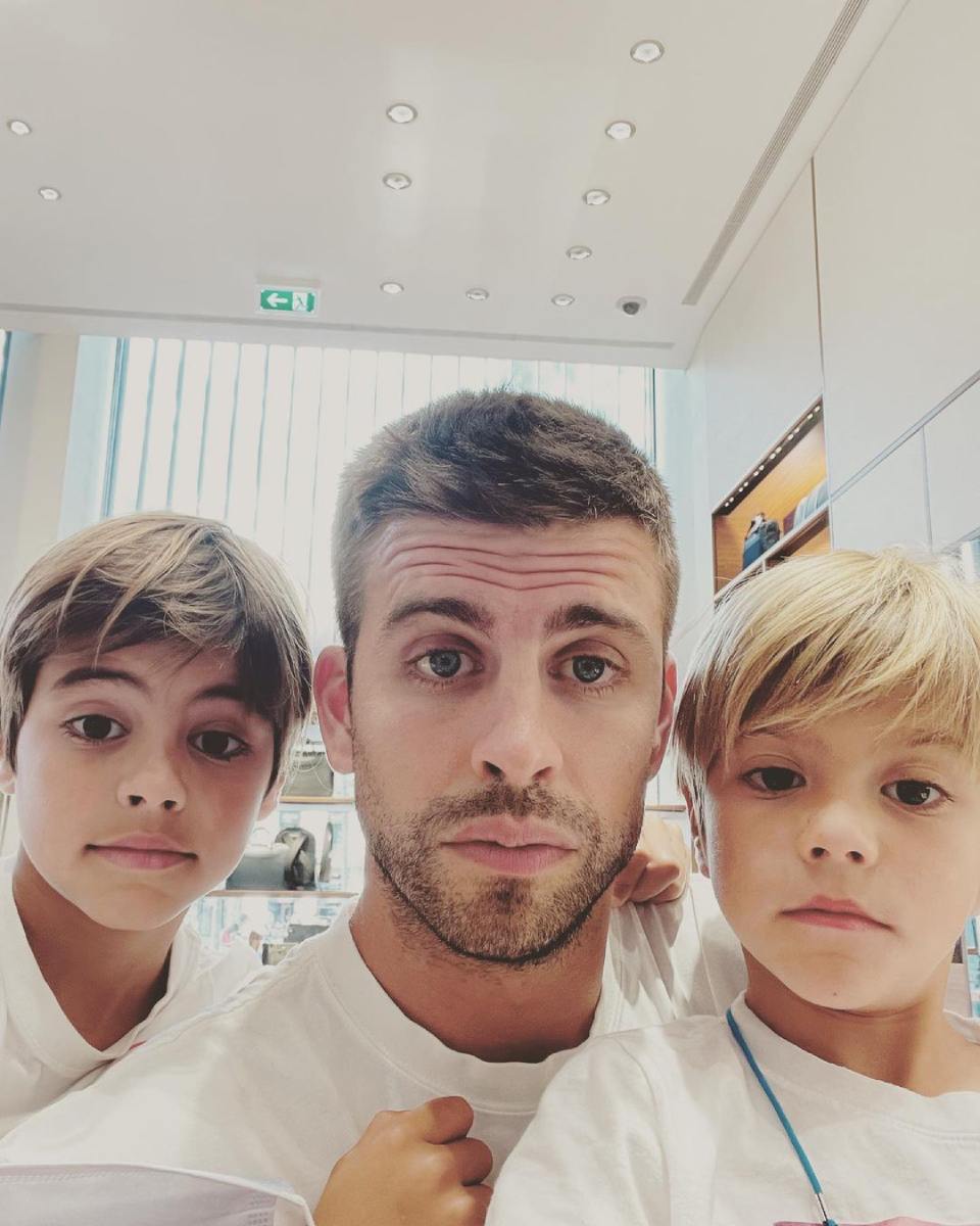 Gerard Piqué mantiene comunicación con sus hijos Sasha y Milán.