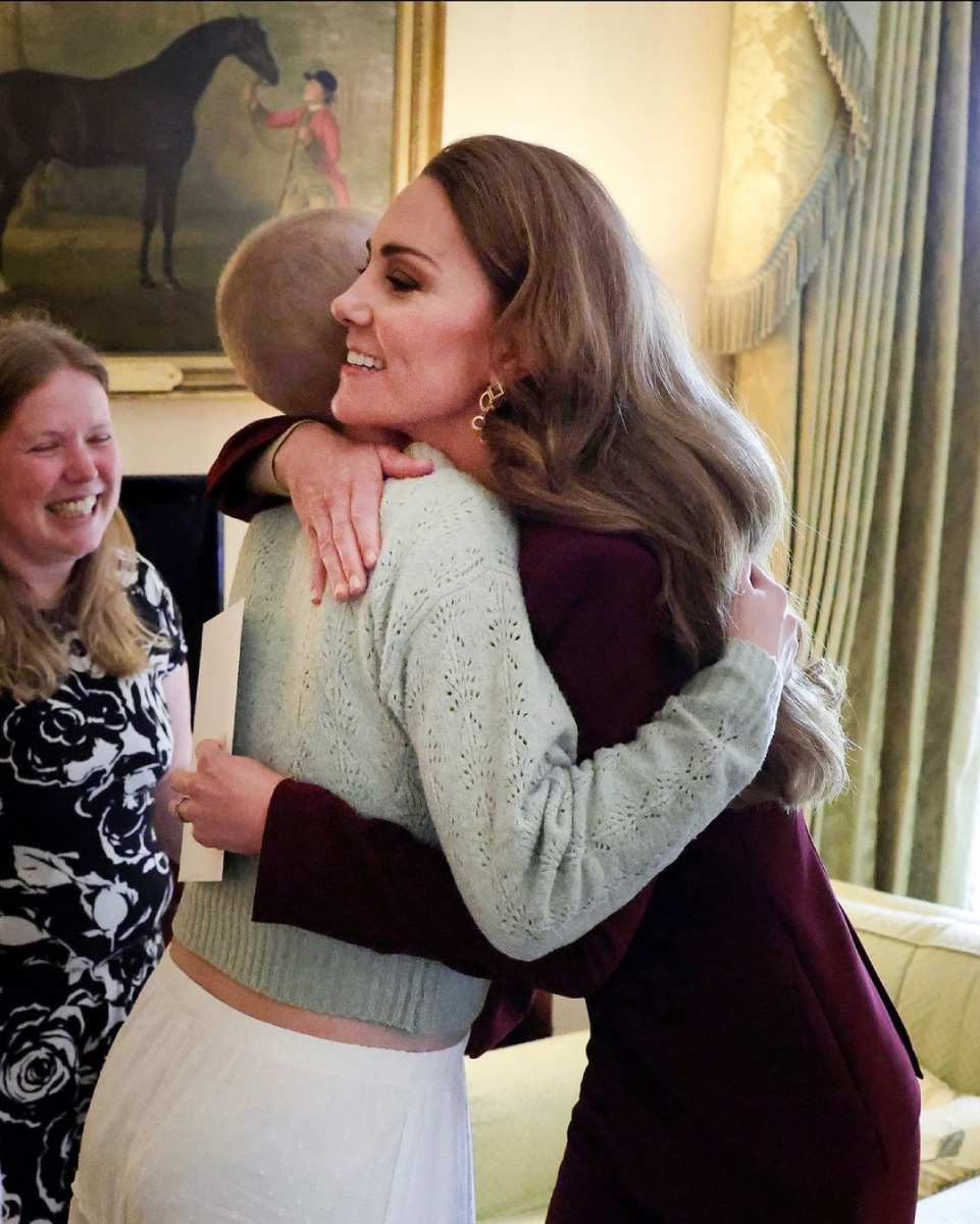 La princesa Kate Middleton conoció a Liz Hutton, una joven sobreviviente al cáncer.