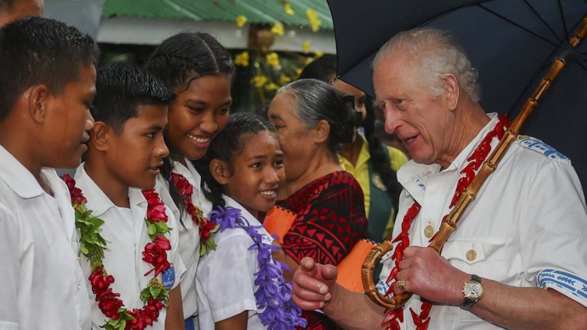 Revelan que los médicos del rey Carlos III están preocupados por la salud del monarca; mientras él toma una decisión sobre su futuro