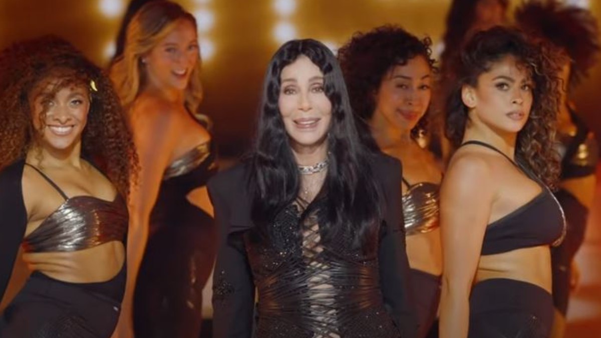 A sus 78 años, Cher fue la encargada de presentar el último número musical de la noche. (Foto: tomada de YouTube)