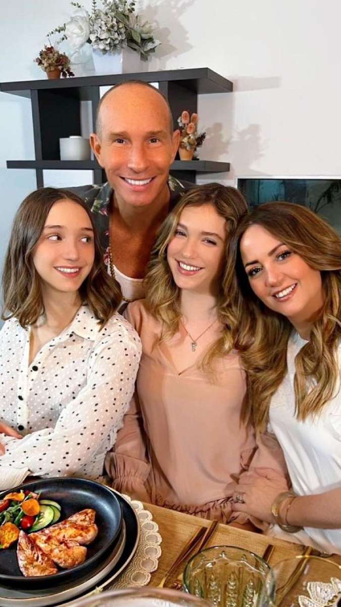 Erik destacó el momento en que se encuentra con su Andrea y sus hijas Mía y Nina. (Foto: /Instagram @erikrubinoficial)