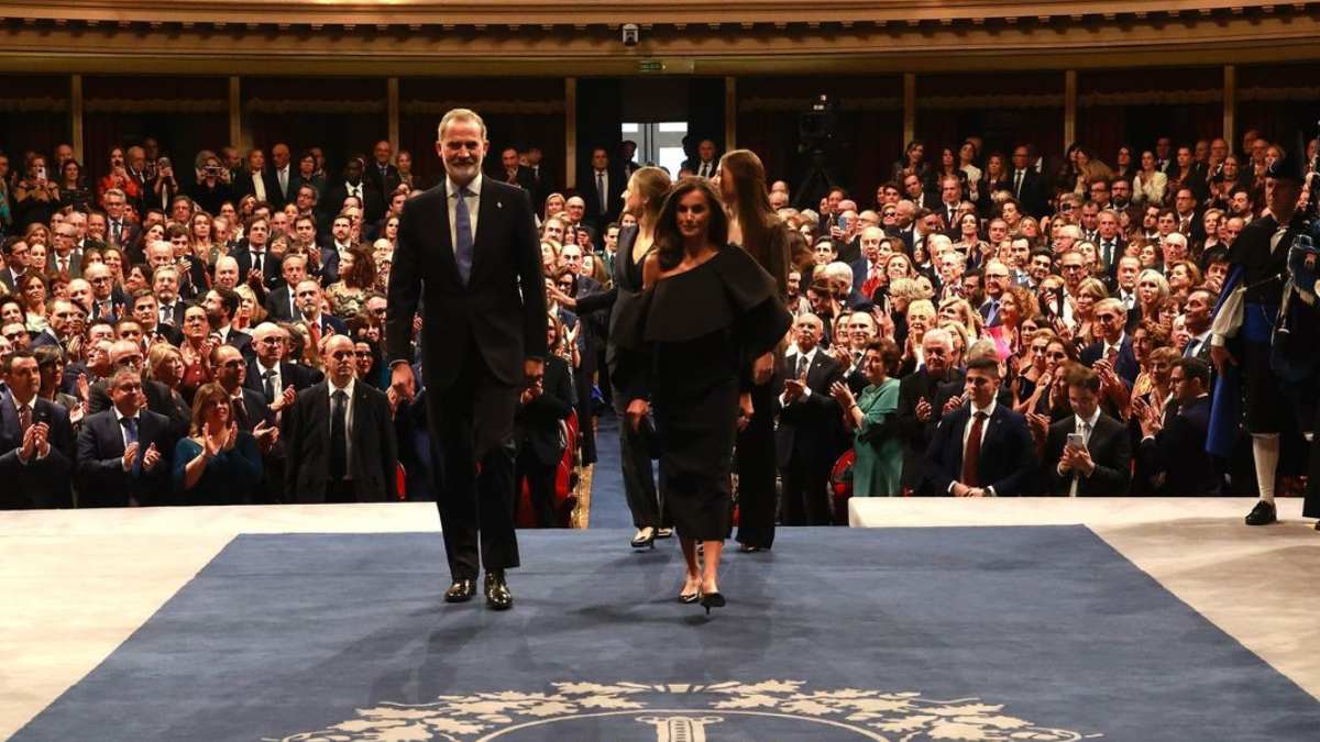 Los reyes Felipe VI y Letizia llegaron junto a sus hijas Leonor y Sofía. (Foto: /Instagram @casareal.es)