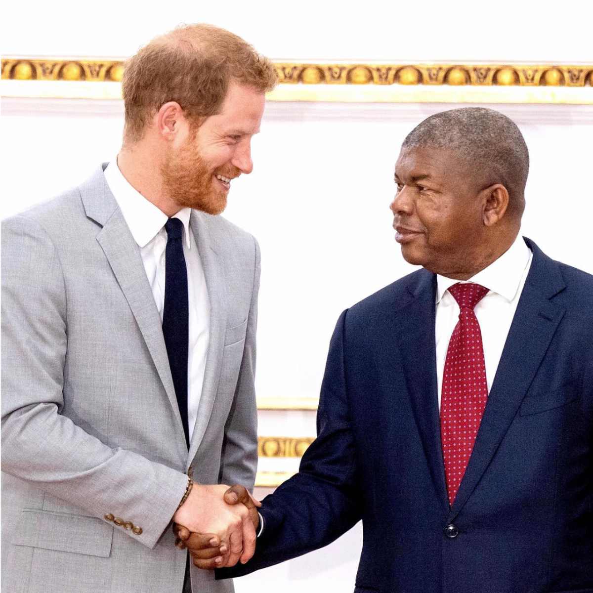 El príncipe Harry con el presidente João Lourenço de Angola en 2019.