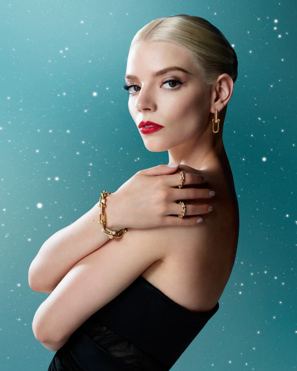 Anya Taylor-Joy lució la colecciones Tiffany HardWear y Tiffany Lock.