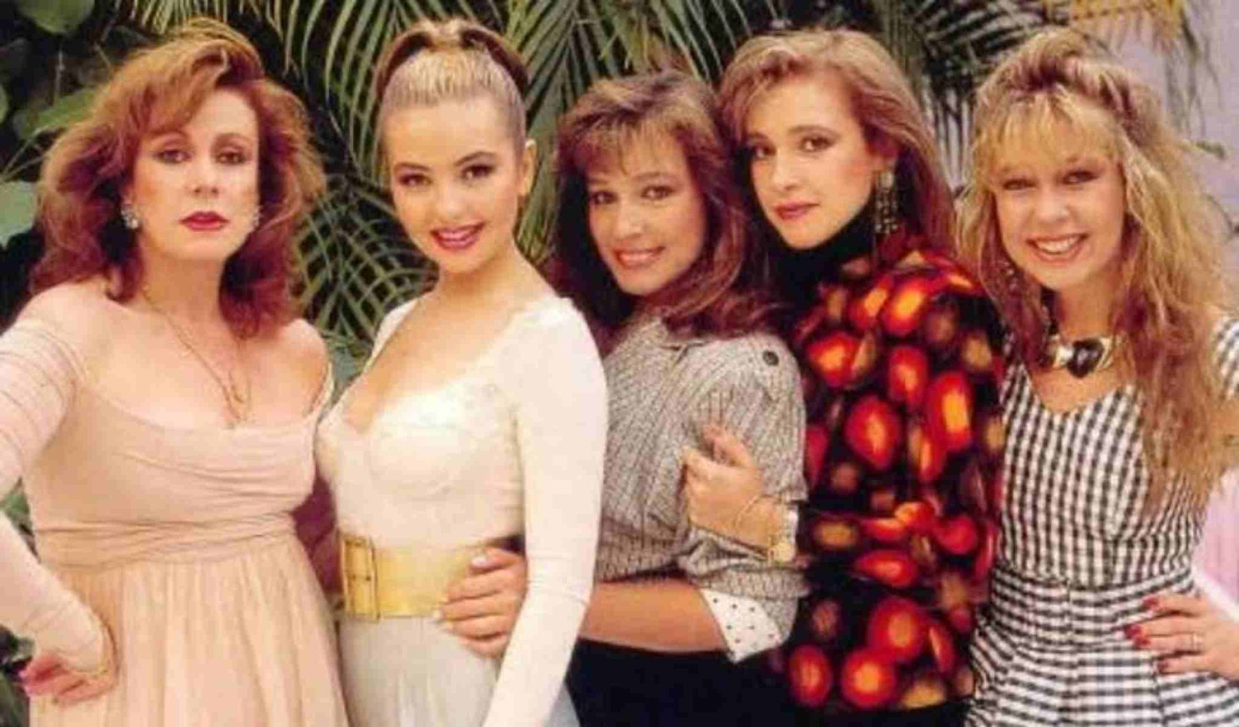 Laura Zapata compartió una imagen de ella y sus medias hermanas Sodi.