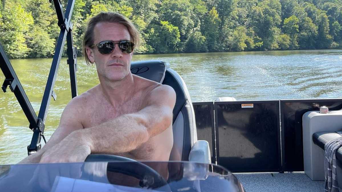 La razón por la que James Van Der Beek tuvo que anunciar antes de lo planeado que padece cáncer colorrectal