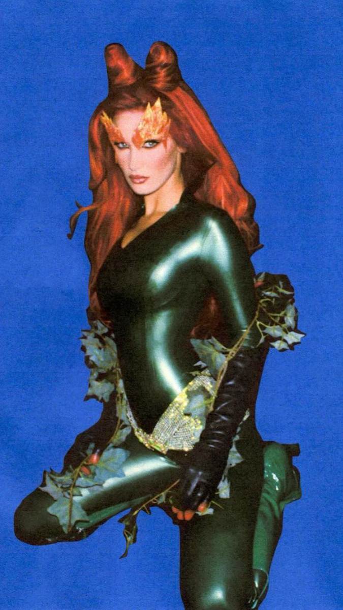 Bella Hadid y su disfraz de "Hiedra Venenosa" para Halloween 2024.