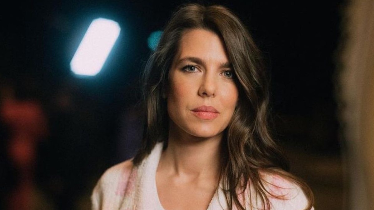Ya sea por su estilo fashionista, su belleza y carisma, Carlota Casiraghi, de 38 años, ha acaparado también la atención mediática por sus relaciones de pareja.