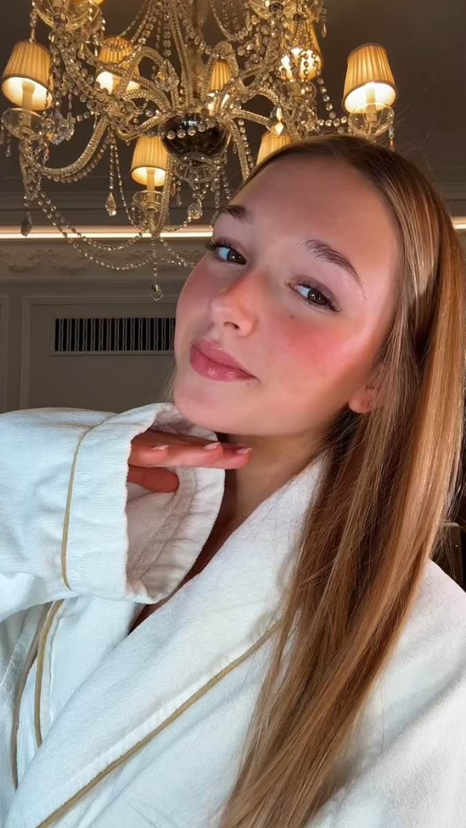 Harper comienza a realizar apariciones en redes sociales de sus padres.