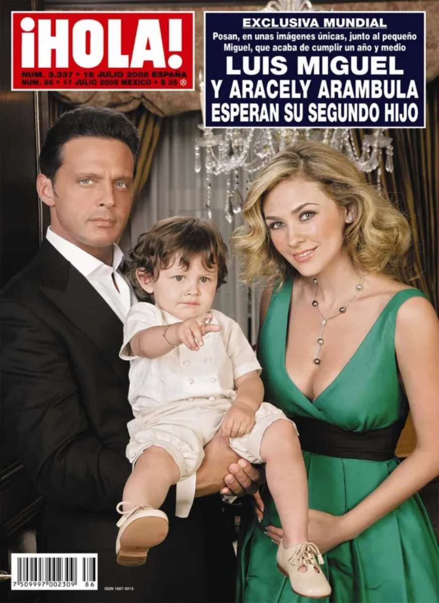 Luis Miguel y Aracely Arámbula posaron para ¡Hola! en 2008 con Miguel para anunciar que esperaban a su segundo hijo juntos.